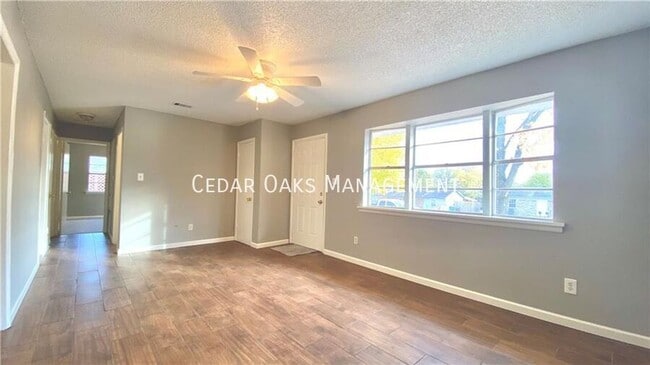 Photo - 2400 Dogwood Pl