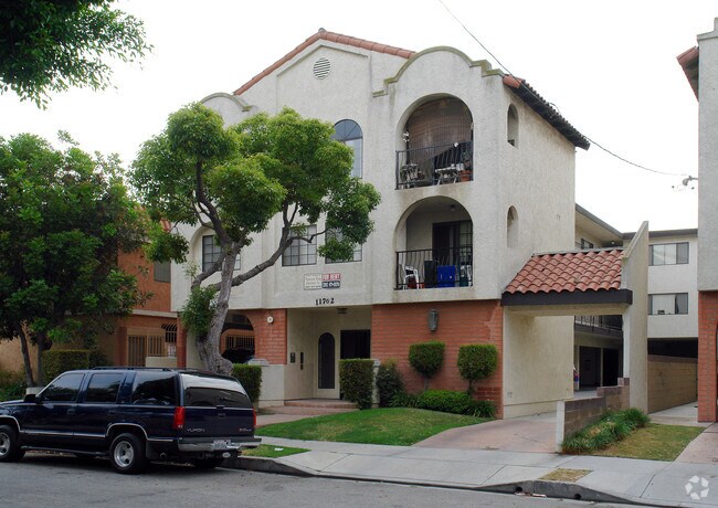 11702 York Avenue