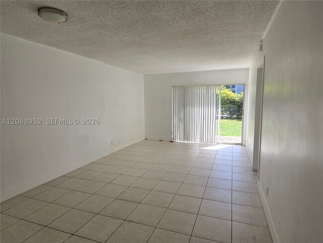 Photo - 8700 N Sherman Cir Unit 108