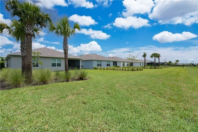 Building Photo - 42428 Cascade Dr