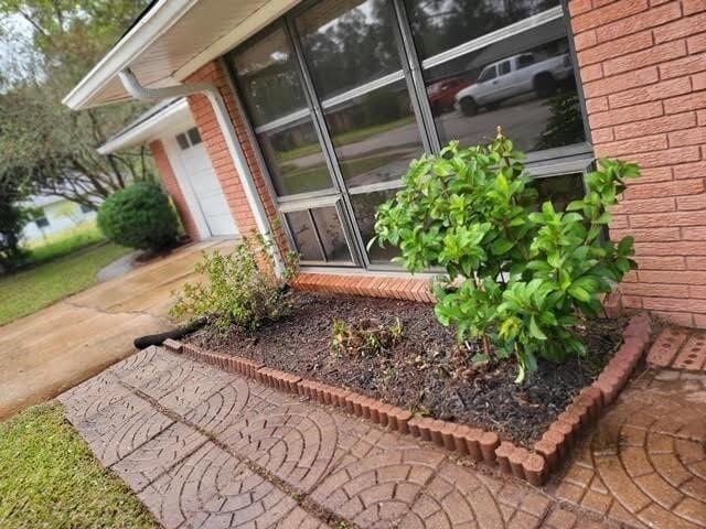 Building Photo - 1017 Oak Dr