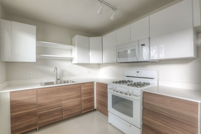 Photo - 218 E 14th St