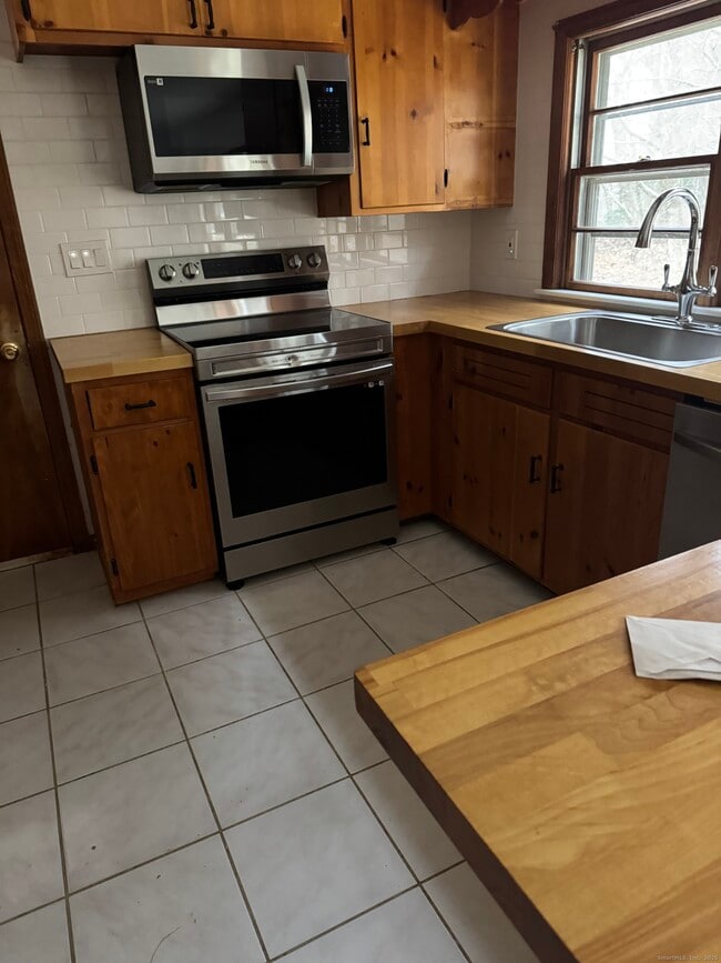 Photo - 85 Mountain Rd