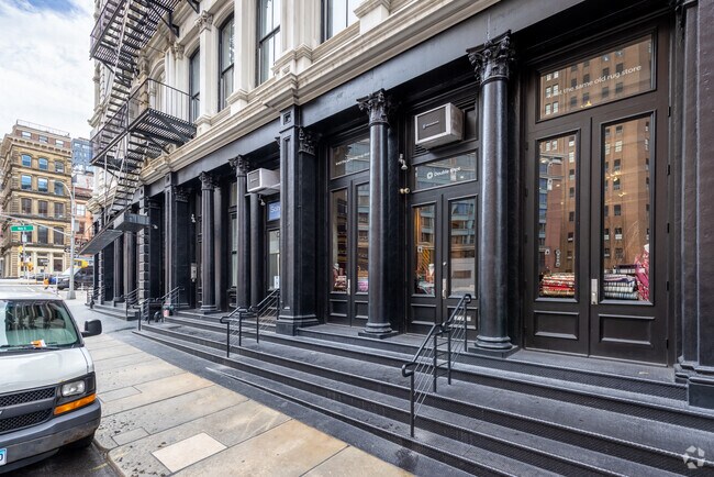 Photo - 13-19 White St