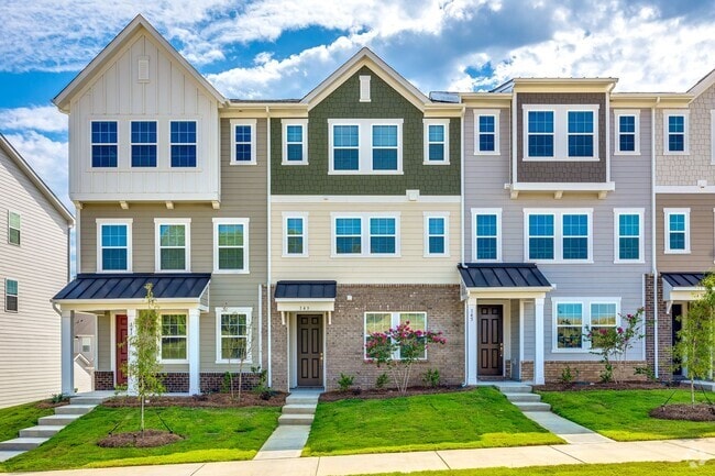 Building Photo - Beautiful 3-bedroom, 3.5 bath townhome in ...