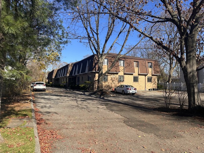 Building Photo - 150 Main St Unit B6