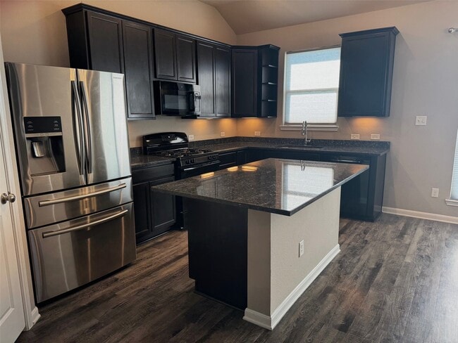 Photo - 163 Emery Oak Way