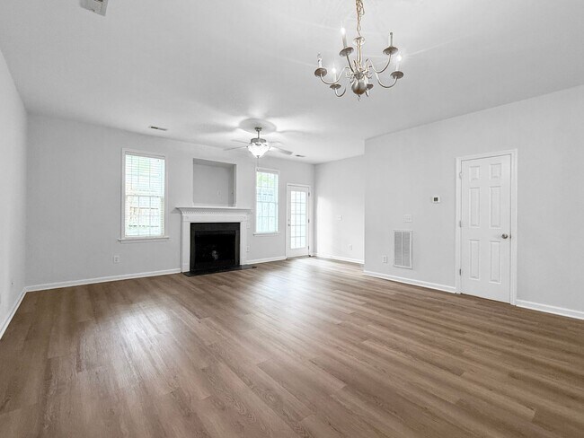 Photo - $350 Off Rent!!!! Beautiful Townhome, Fenc...