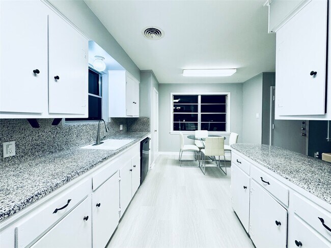 Building Photo - 6410 Neff St