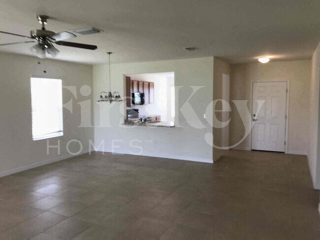 Photo - 217 NW 9th St