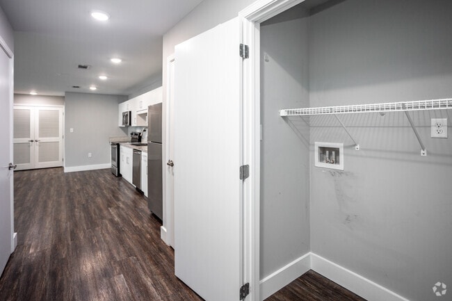 2BR, 2BA - 1,200SF - Laundry