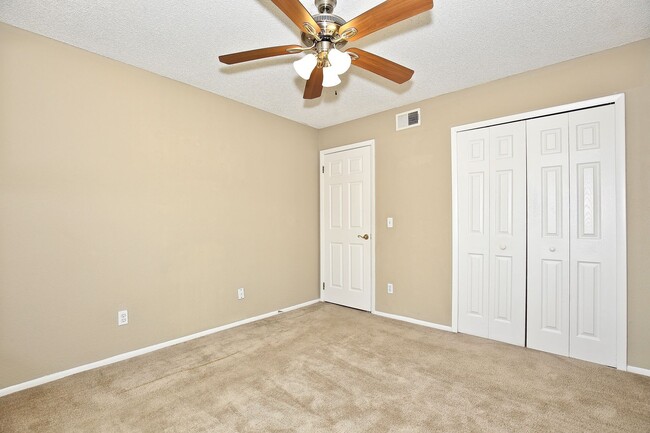 Photo - Beautiful 2/2 Condo with Full Lawn Care Included Located in Hawthorne Village – Orlando!