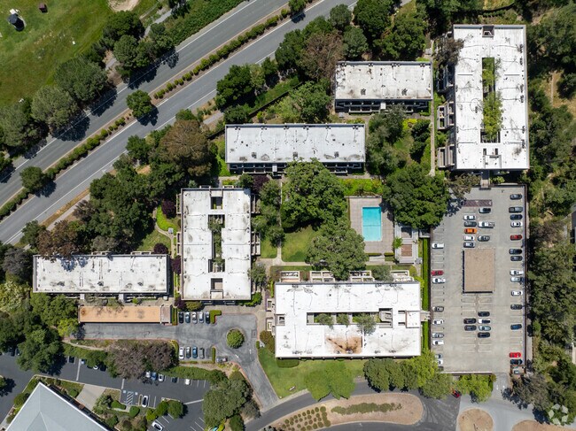 Foto del edificio - 675 Sharon Park Dr