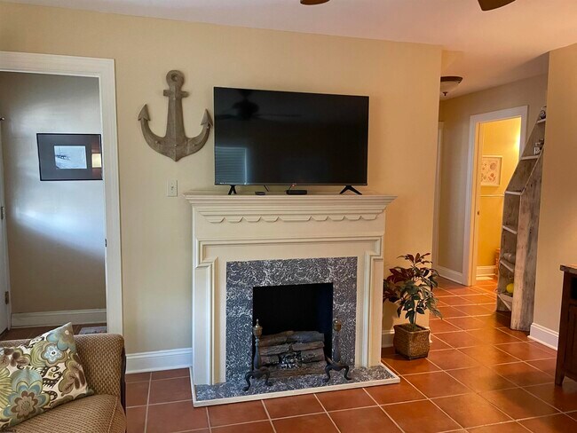 Photo - 315 42nd St S