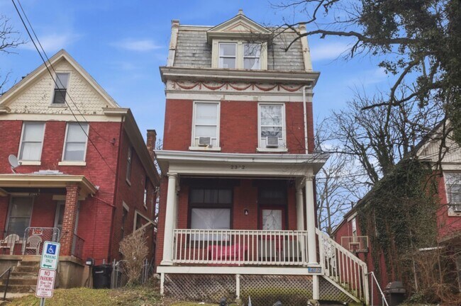 Building Photo - 2342 Stratford Ave Unit 1