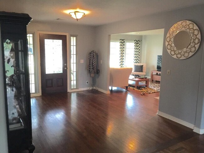 Photo - 1906 Dorchester Dr