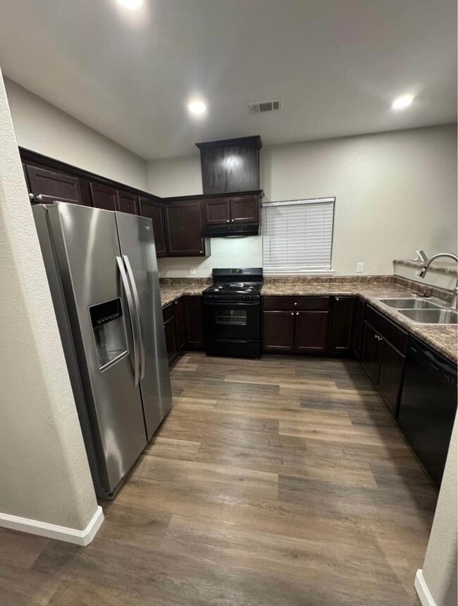 Photo - 4741 Providence St