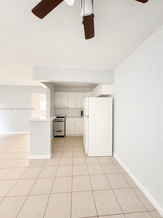 1330 W 54th St Unit 214C