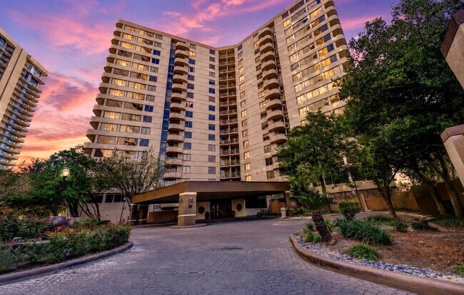 Building Photo - 3525 Sage Rd Unit 703