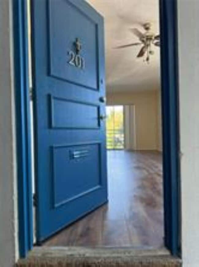 Building Photo - 1407 NE 56th St Unit 201