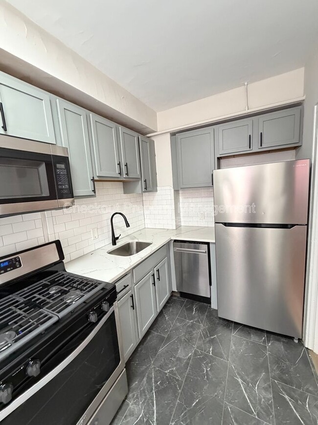 Building Photo - 5616 Pershing Ave Unit 11