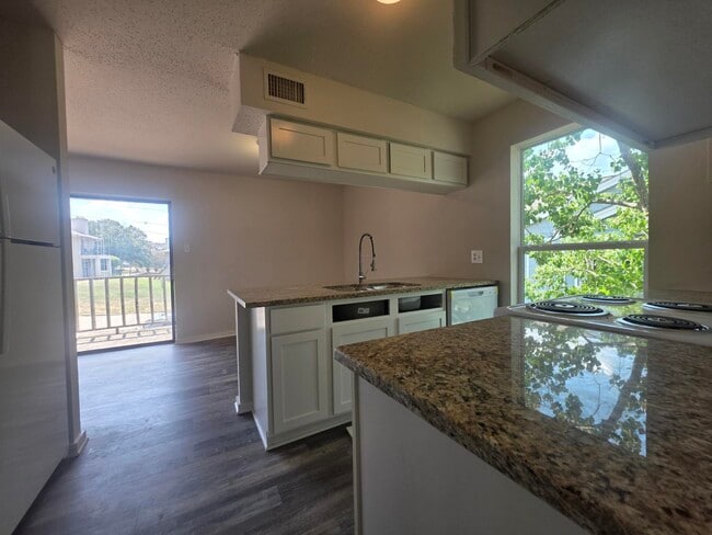 Photo - 1020 Autumn Cir