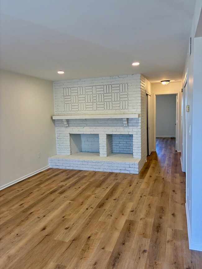 Photo - 3408 SW Burnett Rd Unidad C