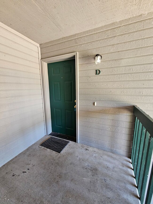Photo - 300 Indian Trail Ct Unidad D