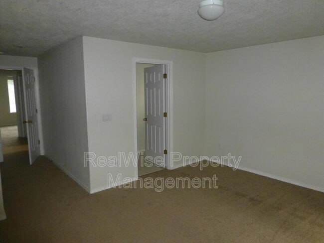 Photo - 737 NE Nickernut Ave