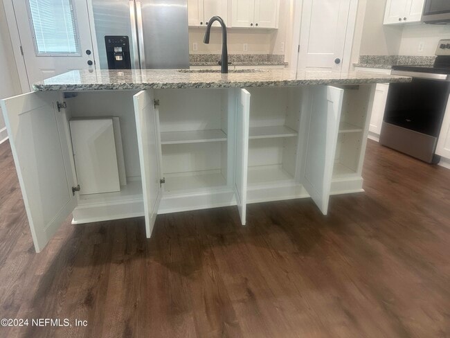 Photo - 27492 W 3rd Ave