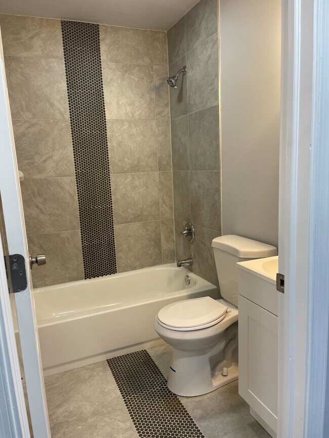 Photo - 1404 N 52nd St Unit B