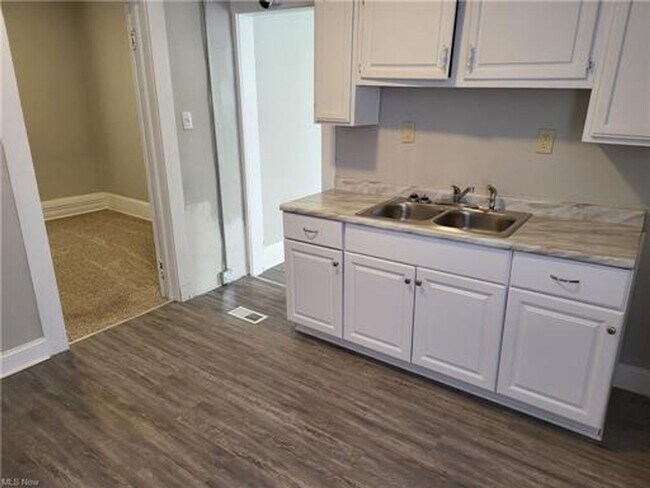 Photo - 10525 Earle Ave Unit Upstairs