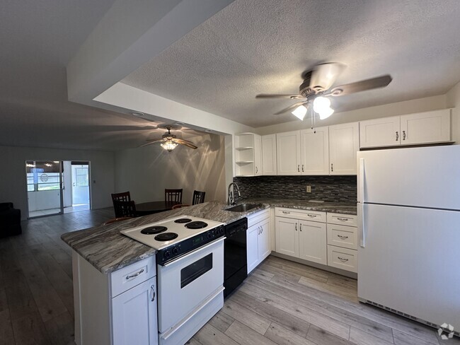 Building Photo - 2102 NE 1st Way Rental