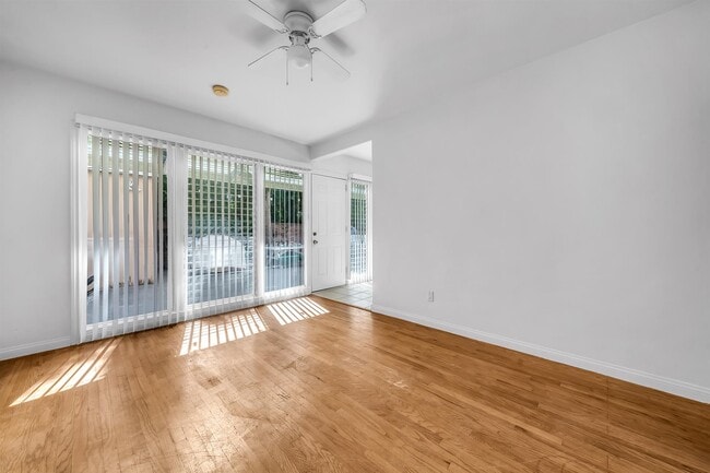 Photo - 1440 Manhattan Beach Blvd Unidad C