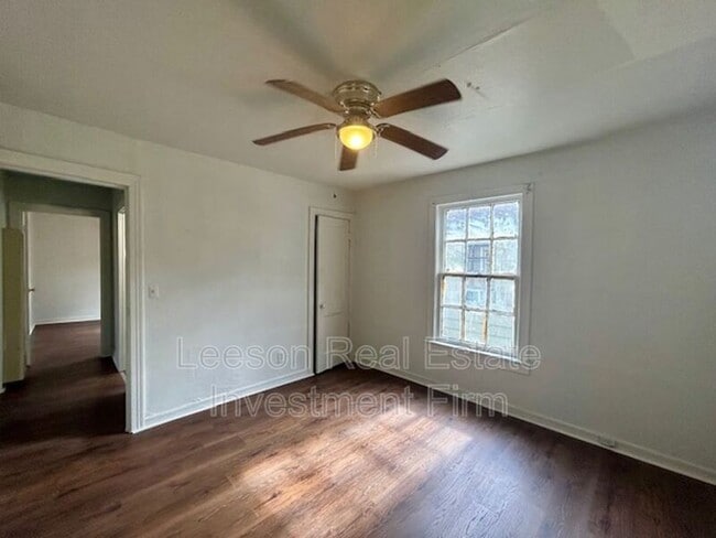 Photo - 318 W 68th St