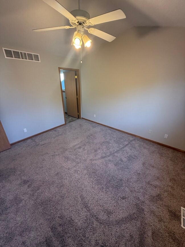 Photo - 4637 Twain St