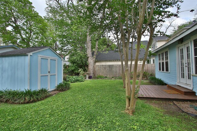 Photo - 1010 Louise St