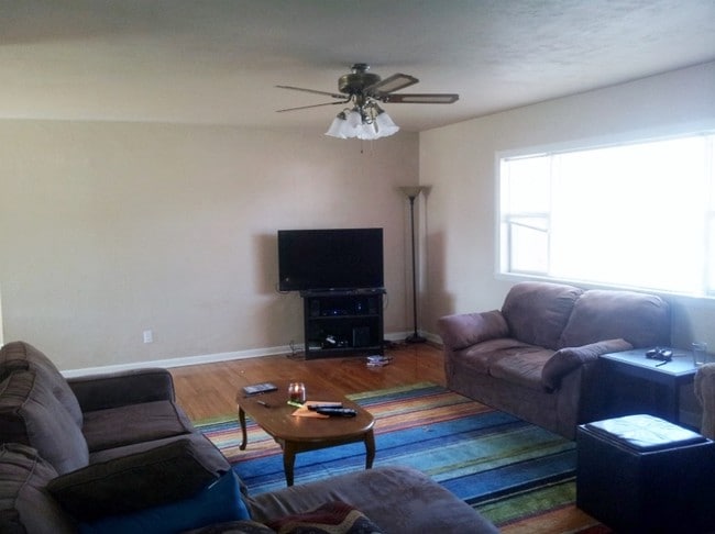 Photo - 2215 W Admiral Ave