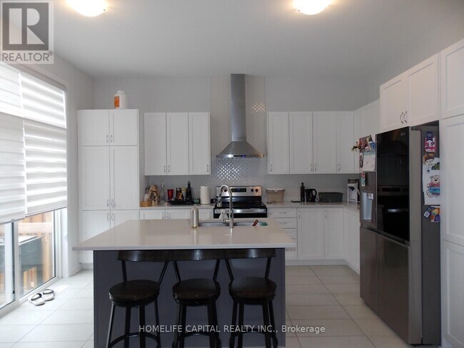 Photo - 110 Lynn Coulter St