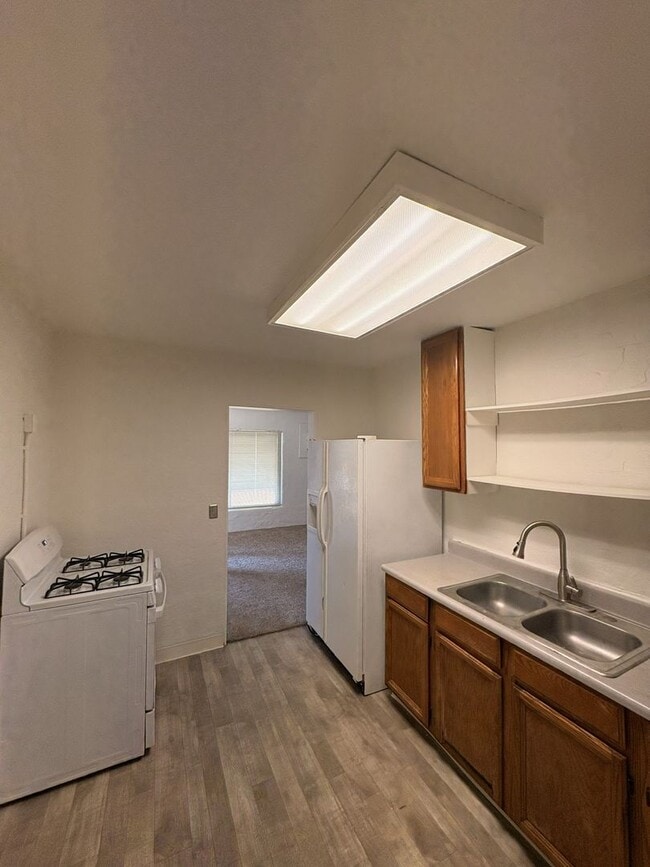Photo - 737 Morey Ave