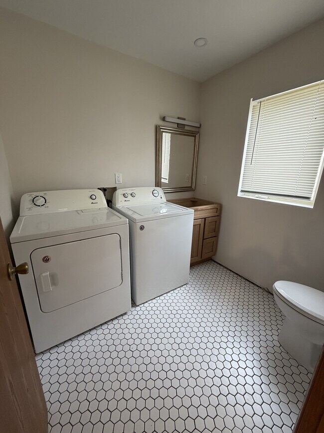 912 Logan St Unit 910 Logan St