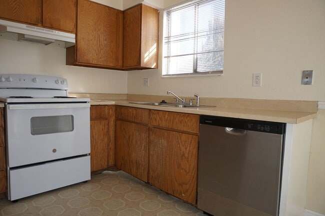 Photo - West Jordan 5 Bedroom Townhome