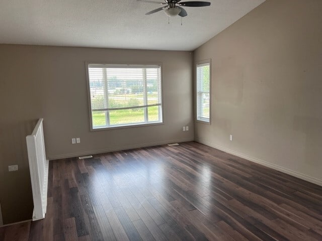 Photo - 1642-1101 101 Ave