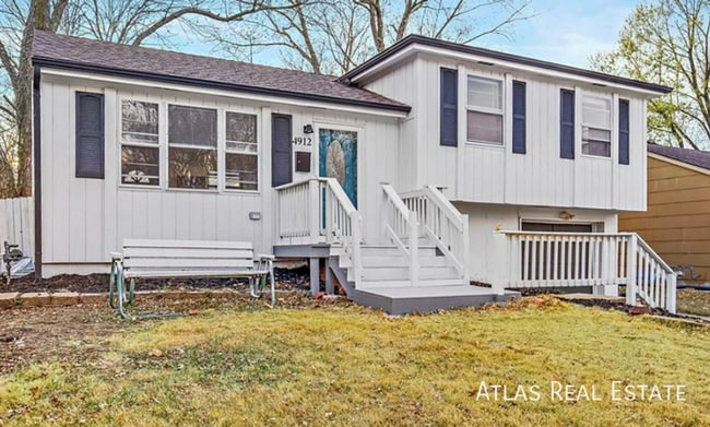 Building Photo - 4912 N Sycamore Dr