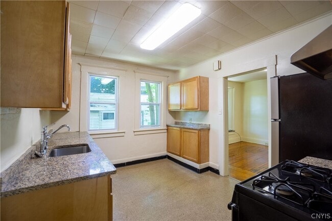 Photo - 1217.5 Madison St