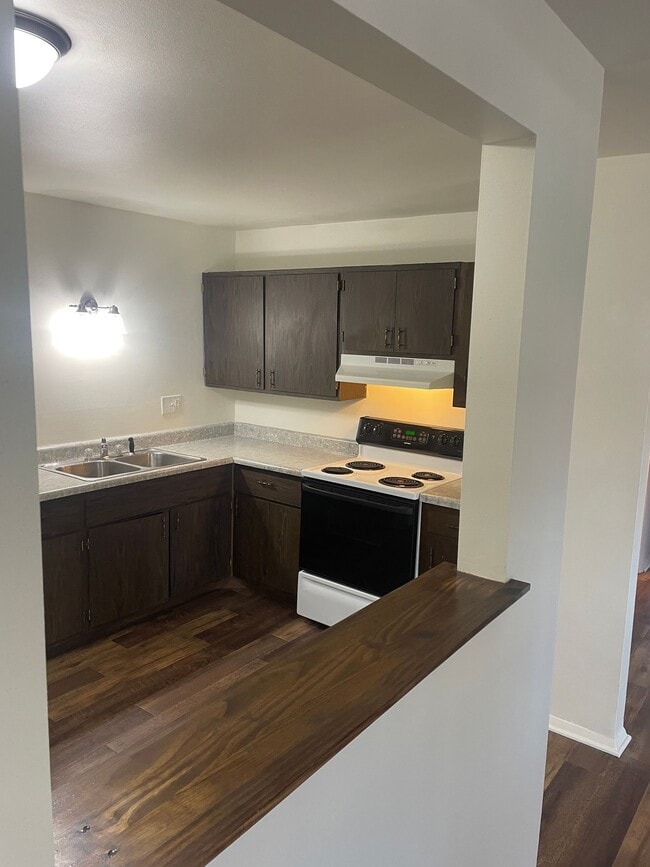 Photo - Large 2 bedroom 1 bath with balcony and ga...