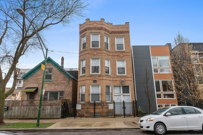 Photo - 2348 W Moffat St Apartments Unit 3R