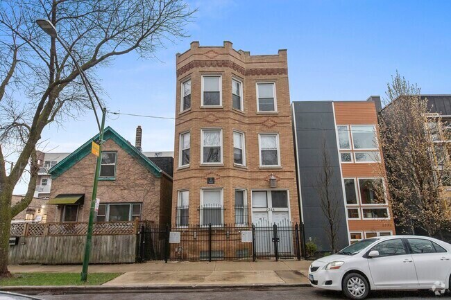 Building Photo - 2348 W Moffat St Unit 3R Rental