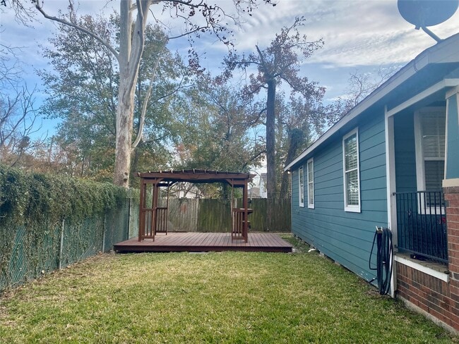 Photo - 722 E 40th 1/2 St