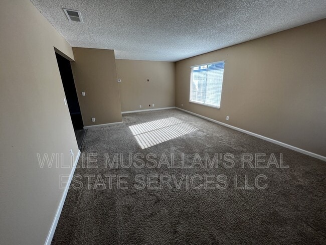 Photo - 1625 Court Dr